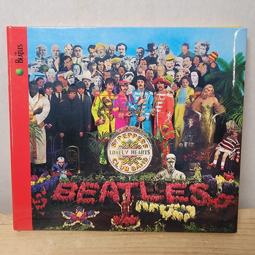 CD The Beatles Sgt. Peppers Lonely Hearts Club Band w/ Booklet
